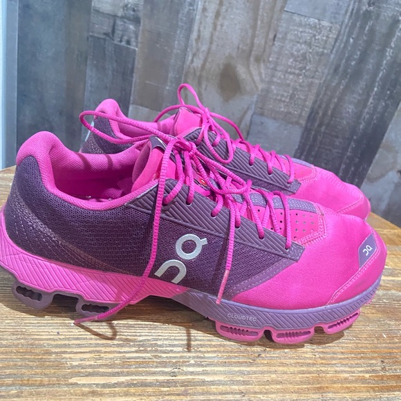 On Running sneakers - Picture 3 of 9